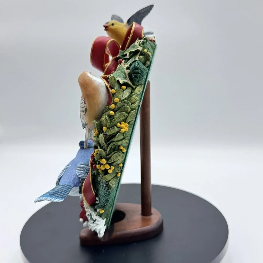 VTG The Danbury Mint The Songbird Winter Wreath with‎ Custom Wood Stand 9.5x8